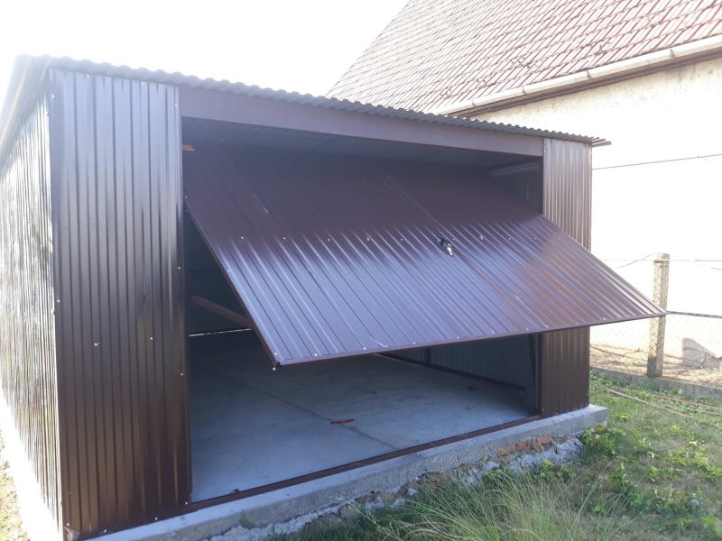 Plechová garáž so spádom strechy dozadu 4x6 RAL 8017