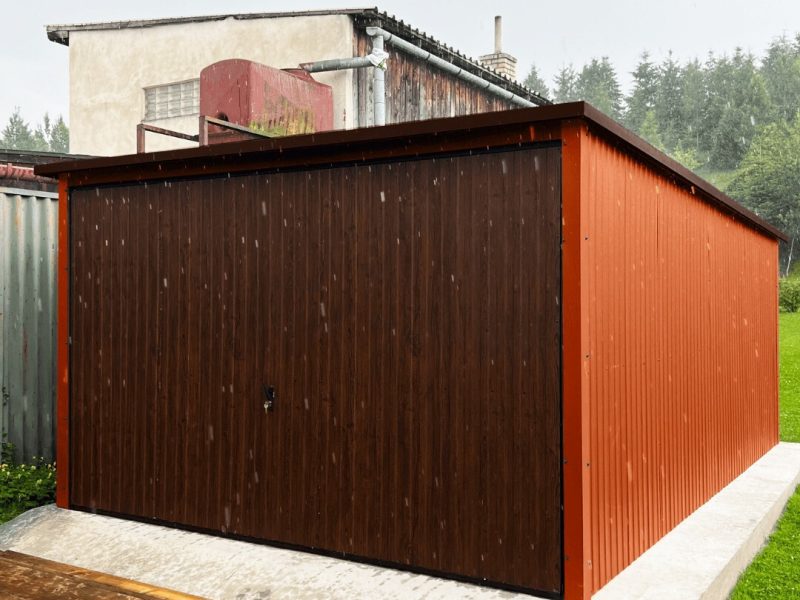 Plechová garáž 3 x 5m RAL8004 / Tmavý ořech